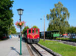 Gut ersichtlich: kurze Wege f�r die Fahrg�ste vom Schiff zum Zug im Bahnhof beim Hafen.