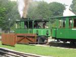 Dampflokomotive der Chiemseebahn bernimmt am 26. Mai 2007 den Zug zur ersten Fahrt des Tages.