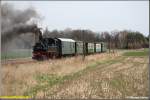 99 1574 ist mit DBG 202 am 30.03.08 zwischen Schweta und Grauschwitz-Flocke unterwegs.