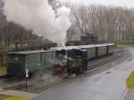 Dllnitzbahn 99 1574-5 nach der Ankunft mit der DBG 208 aus Mgeln, beim umfahren der Wagengarnitur fr die Rckfahrt nach Mgeln, am 02.01.2012 in Glossen.