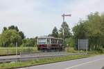 VT 137 515 der Döllnitzbahn passiert am 16.06.2021 das Einfahrtsignal des Bf.