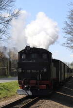 99 584-4 kurz nach der Abfahrt Nebitzschen, von Glossen kommend , Fahrt in Richtung Mügeln. 
17.04.2022  14:36 Uhr. 