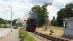 99 1584-4 am 01. Juli 2023 kurz vor dem Bahnhof Oschatz.