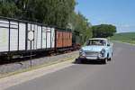 Der kam wie gerufen. Pat zwar nicht in die Lnderbahn-Epoche, war aber trotzdem ein schnes Fotomotiv. An der Ausfahrt Glossen am 4.06.2010 