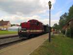 Dllnitzbahn 199 030-8 mit der DBG 107 nach Oschatz Hbf, in Glossen; 09.06.2011