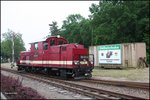 199031 setzt am Morgen des 26.5.2016 im schmalspurigen Bahnhofsbereich in Oschatz um.