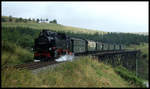 99757 mit P 1238 aus Cranzahl kommt hier am 2.9.1995 über den Viadukt in Oberwiesenthal an.