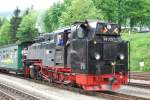 99 772 steht mit ihrem Zug abfahrbereit in Oberwiesenthal, 01.06.08