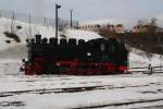 99 773 setzt im Bahnhof Oberwiesenthal um. (17.01.09)