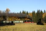 99 785 hat am 21.10.2012 den Bahnhof Kretscham-Rothensehma in Richtung Oberwiesenthal verlassen.