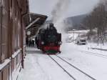 99 1785-7 der Fichtelbergbahn steht am 04.01.15 in Cranzahl.