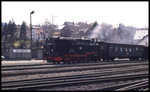Am 27.04.1996 stand um 14.00 Uhr 99737 mit dem Personenzug nach Cranzahl abfahrbereit im Bahnhof Kurort Oberwiesenthal.