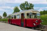 Triebwagen  T33 HMB  am Bahnsteig der Härtsfeld-Museumsbahn in Neresheim am 14.5.2015