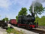 Lok 12 der Härtsfeld-Museumsbahn am Bahnsteig in Neresheim am 14.5.2015