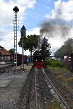 99 7241-5 steht im Bahnhof Westerntor in Wernigerode!  Das Bild machte ich vom Bahnübergang zum Bahnhof.