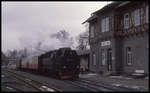997245 wartet vor einem Personenzug nach Alexisbad am 18.2.1993 im Endbahnhof Harzgerode auf die Abfahrt.