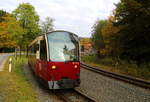 Kaum hat Triebwagen 187 015 am 23.10.2016 als P8981 aus Harzgerode kommend, den Bahnhof Alexisbad erreicht, verläßt er diesen auch schon wieder, nun auf dem anderen Gleis, mit den Fahrzielen