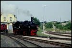 Lokomotive 995906-5 rangiert hier am 30.06.2005 im Bahnhof Gernrode.