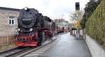BR 99 7241-5 der Harzer Schmalspurbahnen mit einem Personenzug in Wernigerode auf dem Weg zum brocken am 05.04.2022