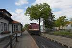 199 861-6 steht nach einem Loktausch im Bahnhof Westerntor bereit, um die Personenwagen für die nächste Fahrt zum Brocken zurück nach Drei Annen Hohne zu überführen