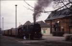 99247 wartete am 21.3.1992 um 13.47 Uhr im Bahnhof Gernrode mit ihrem Personenzug auf die Abfahrtzeit.