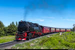 99 236 erreicht am 1. Juni 2017 mit ihrem Personenzug aus Wernigerode den Brocken.