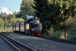 Einfahrt der 99 6001 mit ihrem Zug aus Eisfelder Talmühle kommend in den Bahnhof Stiege am Samstagabend den 16.9.2017