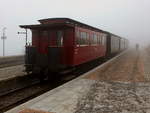 Am 04. November 2017 steht 99 5901 mit Ihrem Sonderzug im Bahnhof Brocken bei typischen Brockenwetter.