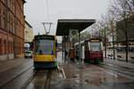 Treffen in Nordhausen Nord.Wagen 106 der Verkehrsbetriebe Nordhausen und 187 018 am 21.11.2017.