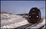 997236 hat am 18.2.1993 umgesetzt und steht mit ihrem Zug wieder talwärts gerichtet im Brocken Bahnhof.