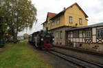 Nach langem Hin- und Herrangieren ist 99 5901 am 23.10.2016 im Bahnhof Gernrode nun endlich mit ihrem IG HSB-Sonderzug vereint.