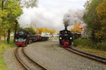 Doppelscheinausfahrt von 99 6001 und 99 5901 mit ihren beiden IG HSB-Sonderzügen am 23.10.2016 aus dem Bahnhof Alexisbad.