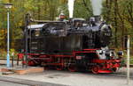 Lokportrait von 99 6001, aufgenommen am 23.10.2016, während einer Sonderzugveranstaltung der IG HSB, im Bahnhof Alexisbad.