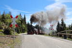 Radtour durch den Harz. (1/5)
Bei bestem Frühlingswetter ging es von Nordhausen mit dem Rad auf den Brocken. Auf dem Rückweg nahm ich mir die Zeit den ein oder anderen Dampfzug zu fotografieren.
Hier passiert 99 7240 mit dem N8940 die Brockenstraße. 

Brockenbahn, 5. Mai 2018