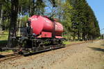 Im Rahmen der Sonderzugfahrt am 21.04.2018 wird der aufgebockte Kesselwagen im Bahnhof Drei Annen Hohne nun auf seine Parkposition in Gleis 5 geschoben.