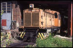 Diesellok 199301 schaut hier am 20.7.1996 aus dem Lokschuppen im BW Nordhausen der HSB.