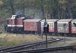 Personenzug zum Brocken bei der Ausfahrt in Drei-Annen-Hohne. 16.10.2018 14:13 Uhr.