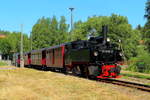 Ausfahrt von 99 5906 mit Jubiläumssonderzug am 07.07.2018 aus dem Haltepunkt Silberhütte (Anhalt). (Bild 2)