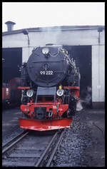 Am 27.3.1999 konnte ich die angeheizte 99222 der HSB vor dem Lokschuppen in Wernigerode ablichten.