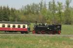 99 5906 nhert sich mit einem Zug der Selketalbahn dem Haltepunkt Sternhaus-Haferfeld; 28.04.2007