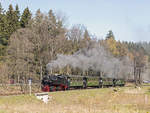 Der 99 5906-5 mit Traditionszug bei Ausfahrt aus den Bahnhof Drei Annen Hohne in Richtung Brocken am 19.