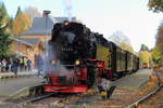 99 234 mit IG HSB-Sonderzug am 20.10.2018 beim Umsetzen von Gleis 1 auf Gleis 2 im Bahnhof Drei Annen Hohne.