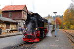 Bahnhof Alexisbad am Vormittag des 21.10.2018: Gerade ist 99 234 mit ihrem IG HSB-Sonderzug auf Gleis 2 eingelaufen.