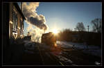 Die Sonne war gerade aufgegangen, als die HSB Dampflok 99 7232 durch den Bahnhof Gernrode, fuhr um ihren Zug anzuspannen.