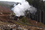 Scheinanfahrt von 99 5901 mit IG HSB-Sonderzug am 24.02.2017, oberhalb des Drängetales (Bild 2). Hier wird gerade das nebenstehende Waldstück eingenebelt!