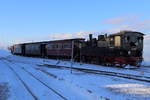 99 5901 mit IG HSB-Sonderzug am späten Nachmittag des 24.02.2017, bereit zur Rückfahrt nach Wernigerode, im Brockenbahnhof.