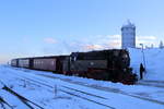 Einfahrt von 99 7237 mit P8937 aus Wernigerode am Abend des 24.02.2017 in den Brockenbahnhof.