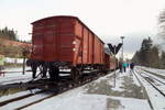 Direkt hinter Zuglok 99 7232 läuft im IG HSB-Sonder-PmG ein generalüberholter Rollwagen mit geladenem Regelspur-G-Wagen.