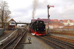 Nachdem sie im Nordhäuser Bw restauriert und gedreht wurde, ist 99 7232 am Nachmittag des 25.02.2017 nun wieder auf dem Weg in den Bahnhof, um den dort wartenden IG-HSB-Sonder-PmG für die