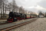 Soeben ist 99 7232 mit ihrem IG HSB-Sonder-PmG am Nachmittag des 25.02.2017, aus Nordhausen kommend, im Bahnhof Ilfeld eingetroffen.